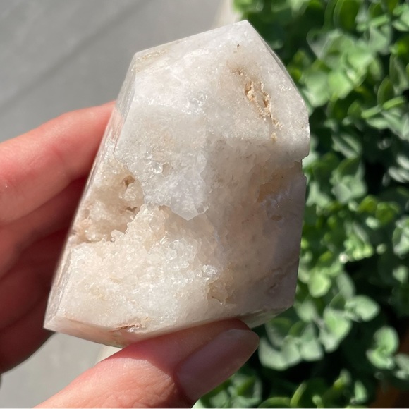 Druzy White Quartz Tower - Picture 3 of 17